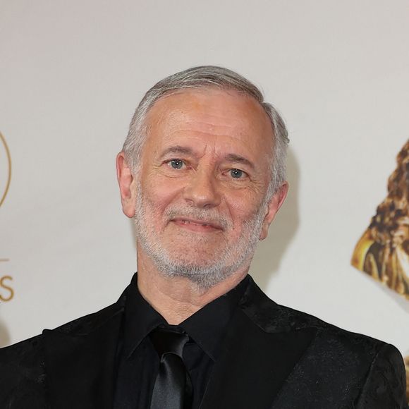 Francis Huster (Molière d'honneur) - 35ème cérémonie des Molières aux Folies Bergère à Paris le 6 mai 2024. © Coadic Guirec / Bestimage
