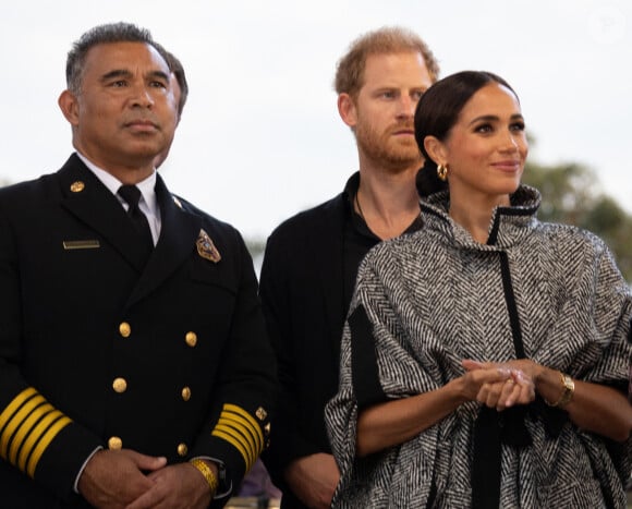 Le prince Harry, duc de Sussex et Meghan Markle, duchesse de Sussex, remettent un prix honorifique à Kevin Costner lors de son gala de charité One805 Live, organisé sur son terrain de polo à Summerland près de Santa Barbara, le 22 septembre 2023. Avec une participation de 10.000 dollars minimum par table, l'élite du comté de Ventura s'est déplacée pour venir en aide aux premiers intervenants dans tout le comté. Au cours de la soirée, marquée par un concert du groupe Maroon 5, de nombreux invités de marque tels que O.Winfrey étaient présents. 