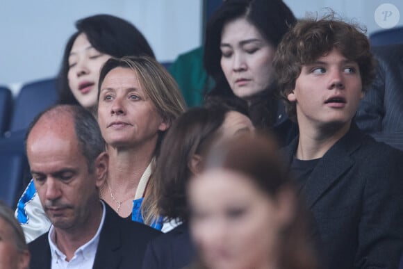 Le fils de Marc Lavoine a assisté au dernier match de Kylian Mbappé au Parc des Princes
 
Sarah Poniatowski et son fils Roman Lavoine - Célébrités dans les tribunes du match de Ligue 1 Uber Eats "PSG-Toulouse" (1-3) au Parc des Princes à Paris le 12 mai 2024. © Cyril Moreau/Bestimage