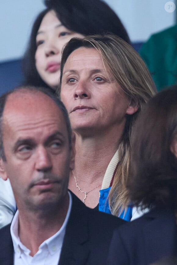 Sarah Lavoine - Célébrités dans les tribunes du match de Ligue 1 Uber Eats "PSG-Toulouse" (1-3) au Parc des Princes à Paris le 12 mai 2024. © Cyril Moreau/Bestimage