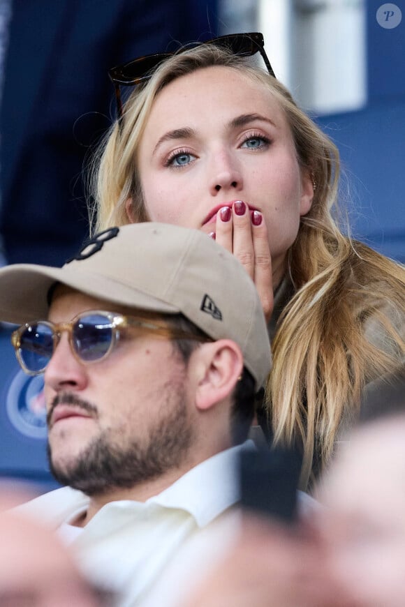 Chloé Jouannet était également de la partie
 
Chloé Jouannet et Yvan Naubron - Célébrités dans les tribunes du match de Ligue 1 Uber Eats "PSG-Toulouse" (1-3) au Parc des Princes à Paris le 12 mai 2024. © Cyril Moreau/Bestimage