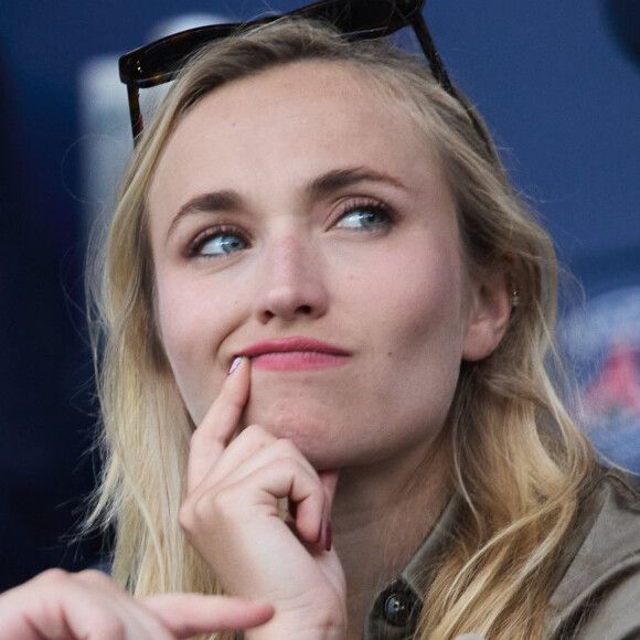 Chloé Jouannet - Célébrités dans les tribunes du match de Ligue 1 Uber Eats "PSG-Toulouse" (1-3) au Parc des Princes à Paris le 12 mai 2024. © Cyril Moreau/Bestimage