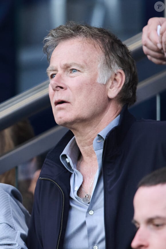 Franck Dubosc - Célébrités dans les tribunes du match de Ligue 1 Uber Eats "PSG-Toulouse" (1-3) au Parc des Princes à Paris le 12 mai 2024. © Cyril Moreau/Bestimage