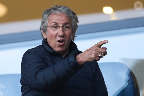 Richard Anconina - Célébrités dans les tribunes du match de Ligue 1 Uber Eats "PSG-Toulouse" (1-3) au Parc des Princes à Paris le 12 mai 2024. © Cyril Moreau/Bestimage