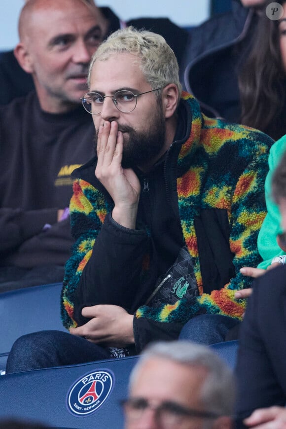 Hakim Jemili - Célébrités dans les tribunes du match de Ligue 1 Uber Eats "PSG-Toulouse" (1-3) au Parc des Princes à Paris le 12 mai 2024. © Cyril Moreau/Bestimage