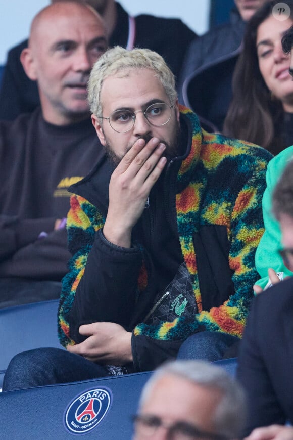 Hakim Jemili - Célébrités dans les tribunes du match de Ligue 1 Uber Eats "PSG-Toulouse" (1-3) au Parc des Princes à Paris le 12 mai 2024. © Cyril Moreau/Bestimage