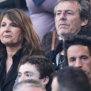 Jean-Luc Reichmann et sa femme Nathalie Lecoultre ont assisté au match
 
Jean-Luc Reichmann et sa femme Nathalie Lecoultre - Célébrités dans les tribunes du match de Ligue 1 Uber Eats "PSG-Toulouse" (1-3) au Parc des Princes à Paris le 12 mai 2024. © Cyril Moreau/Bestimage