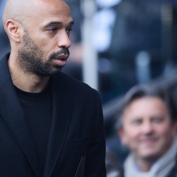 Thierry Henry - Célébrités dans les tribunes du match de Ligue 1 Uber Eats "PSG-Toulouse" (1-3) au Parc des Princes à Paris le 12 mai 2024. © Cyril Moreau/Bestimage