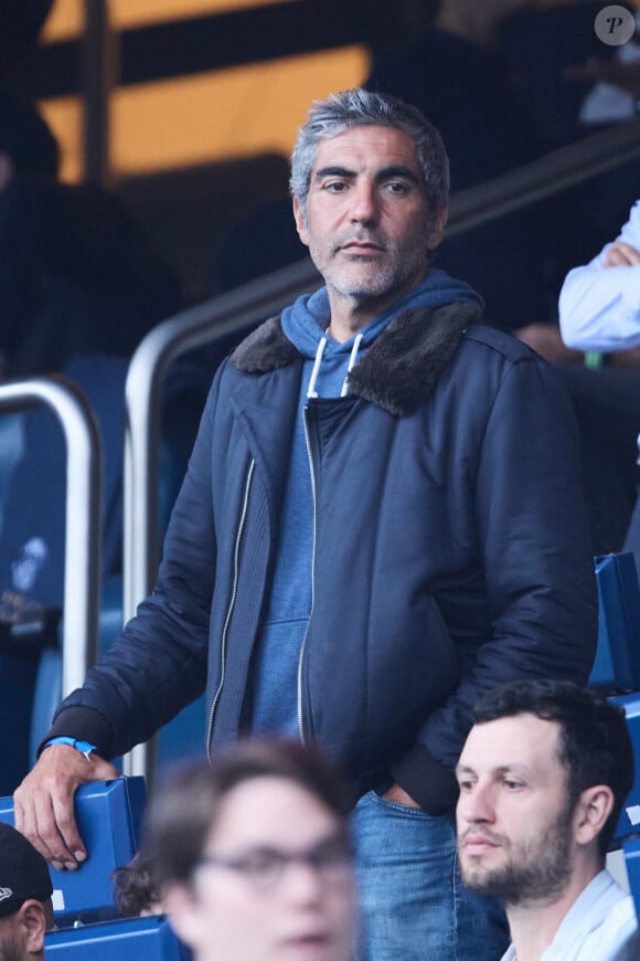 Ary Abittan - Célébrités dans les tribunes du match de Ligue 1 Uber Eats "PSG-Toulouse" (1-3) au Parc des Princes à Paris le 12 mai 2024. © Cyril Moreau/Bestimage