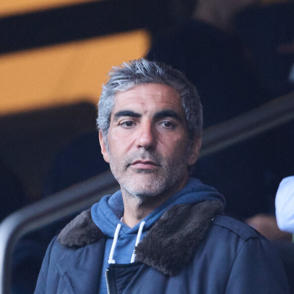 Ary Abittan - Célébrités dans les tribunes du match de Ligue 1 Uber Eats "PSG-Toulouse" (1-3) au Parc des Princes à Paris le 12 mai 2024. © Cyril Moreau/Bestimage