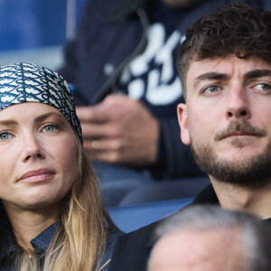 Amandine Petit et son compagnon Julien Georges y étaient aussi
 
Amandine Petit (miss France 2021) et son compagnon Julien Georges - Célébrités dans les tribunes du match de Ligue 1 Uber Eats "PSG-Toulouse" (1-3) au Parc des Princes à Paris le 12 mai 2024. © Cyril Moreau/Bestimage