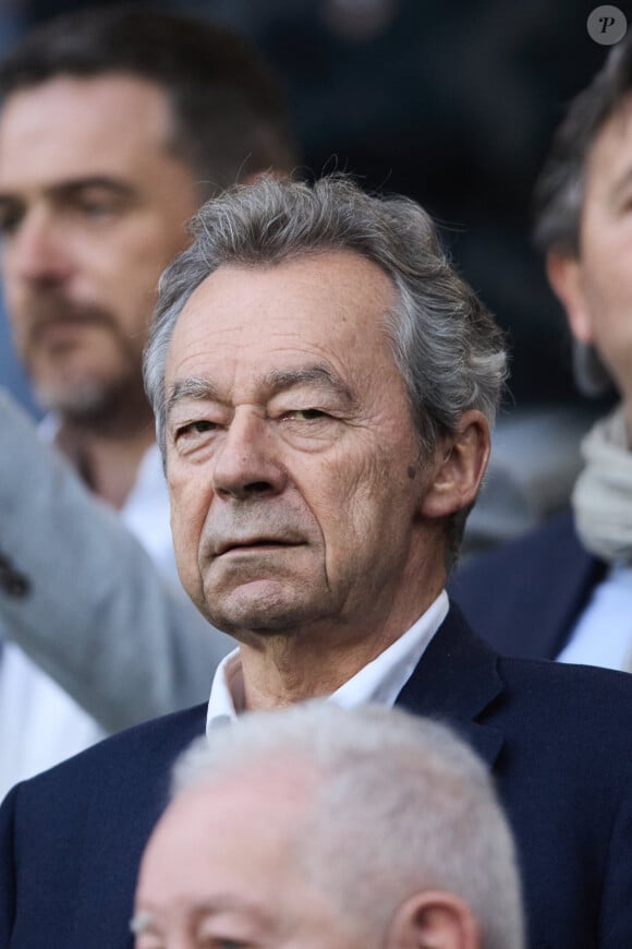 Michel Denisot - Célébrités dans les tribunes du match de Ligue 1 Uber Eats "PSG-Toulouse" (1-3) au Parc des Princes à Paris le 12 mai 2024. © Cyril Moreau/Bestimage