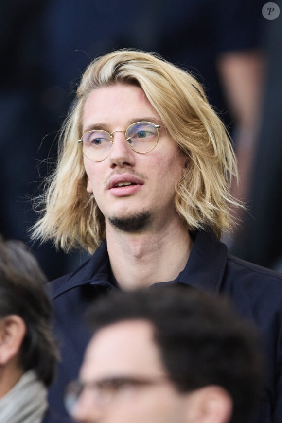 Paul Mirabel - Célébrités dans les tribunes du match de Ligue 1 Uber Eats "PSG-Toulouse" (1-3) au Parc des Princes à Paris le 12 mai 2024. © Cyril Moreau/Bestimage