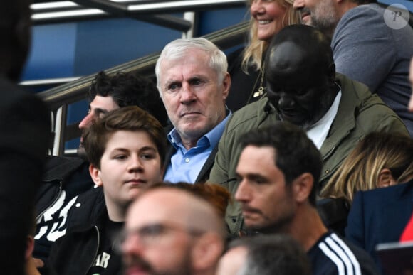 Luis Fernandez - Célébrités dans les tribunes du match de Ligue 1 Uber Eats "PSG-Toulouse" (1-3) au Parc des Princes à Paris le 12 mai 2024.