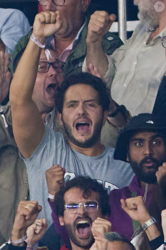 Alexandre Kominek (compagnon de Florence Foresti) - People dans les tribunes du match de Ligue des champions entre le PSG et le Borussia Dortmund (2-0) au Parc des Princes à Paris le 19 septembre 2023. © Cyril Moreau/Bestimage