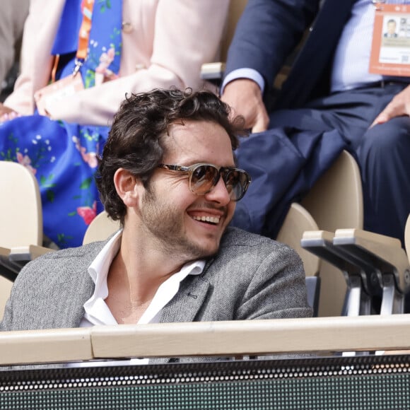 Florence Foresti et son compagnon Alexandre Kominek - People dans les tribunes lors des Internationaux de France de Tennis de Roland Garros 2022 à Paris le 29 mai 2022. © Cyril Moreau/Bestimage 