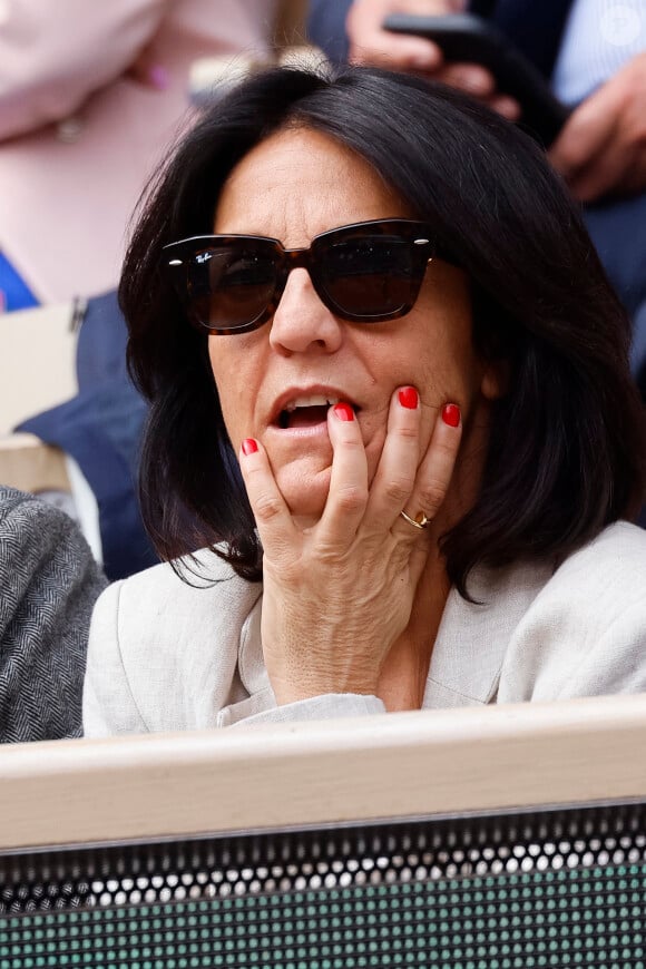 Florence Foresti - People dans les tribunes lors des Internationaux de France de Tennis de Roland Garros 2022 à Paris le 29 mai 2022. © Cyril Moreau/Bestimage 