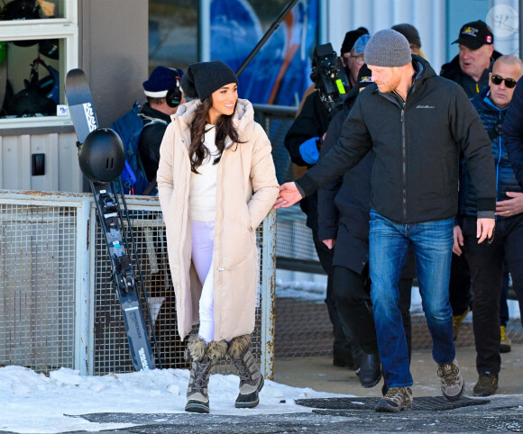 Le prince Harry, duc de Sussex et Meghan Markle, duchesse de Sussex, en visite au camp d'entrainement des athlètes des Invictus Games 2024 à Whistler en Colombie Britannique, le 14 février 2024. 