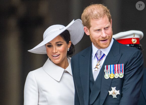 Le prince Harry, duc de Sussex, et Meghan Markle, duchesse de Sussex - Les membres de la famille royale et les invités lors de la messe célébrée à la cathédrale Saint-Paul de Londres, dans le cadre du jubilé de platine (70 ans de règne) de la reine Elisabeth II d'Angleterre. Londres, le 3 juin 2022. 