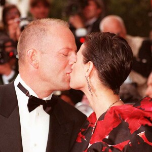 Ils se sont également rendus la même année à l'ouverture d'un restaurant Planet Hollywood

Bruce Willis et Demi Moore au 50e Festival de Cannes en 1997 pour le film, Le Cinquième élément.