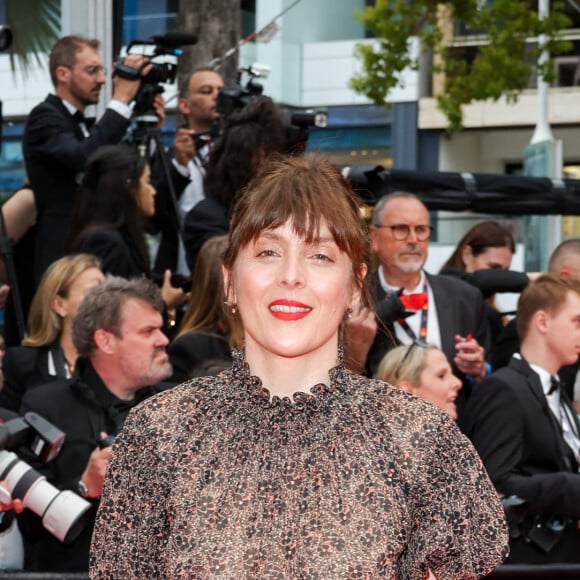 Valérie Donzelli - Montée des marches du film " Le deuxième acte " pour la cérémonie d'ouverture du 77ème Festival International du Film de Cannes, au Palais des Festivals à Cannes. Le 14 mai 2024 © Jacovides-Moreau / Bestimage 