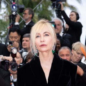 Emmanuelle Béart - Montée des marches du film " Le deuxième acte " pour la cérémonie d'ouverture du 77ème Festival International du Film de Cannes, au Palais des Festivals à Cannes. Le 14 mai 2024 © Olivier Borde / Bestimage 