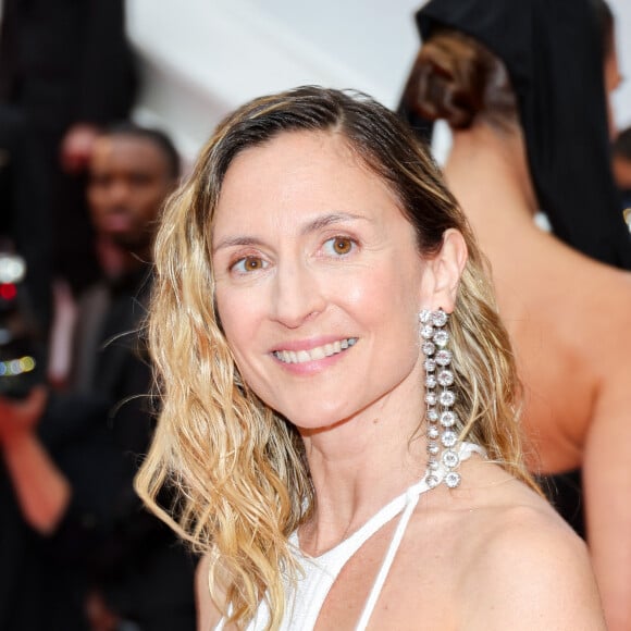 Camille Chamoux - Montée des marches du film " Le deuxième acte " pour la cérémonie d'ouverture du 77ème Festival International du Film de Cannes, au Palais des Festivals à Cannes. Le 14 mai 2024 © Jacovides-Moreau / Bestimage 