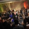 Sophie Ellis-Bextor, vénéneuse diva du dancefloor dans le clip de Can't fight this feeling, quatrième extrait de l'album Debut du DJ Junior Caldera