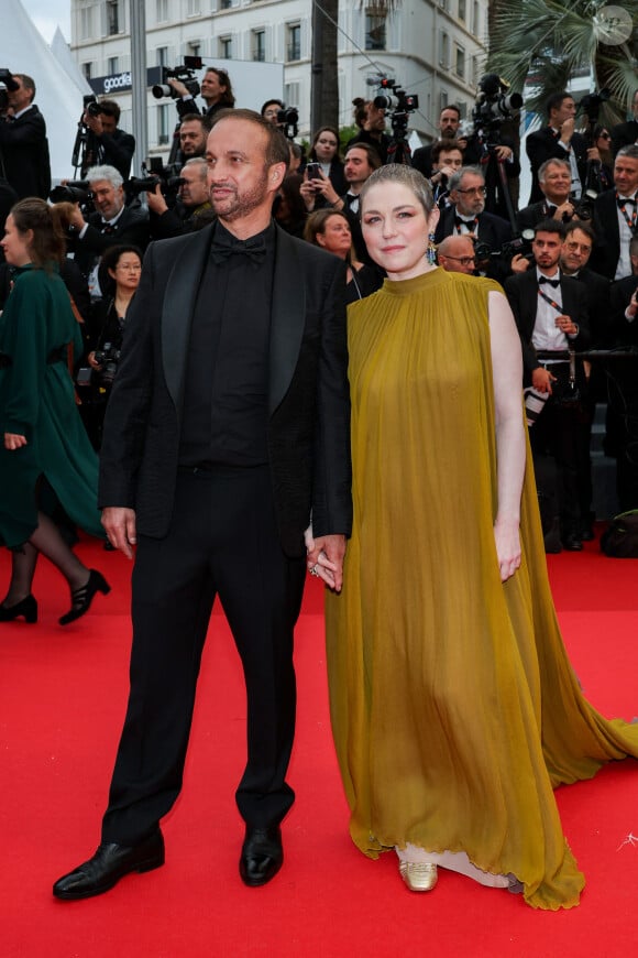 Michel Ferracci et sa femme Emilie Dequenne - Montée des marches du film " Le deuxième acte " pour la cérémonie d'ouverture du 77ème Festival International du Film de Cannes, au Palais des Festivals à Cannes. Le 14 mai 2024 © Jacovides-Moreau / Bestimage 