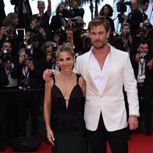 La belle espagnole était ravissante dans une belle robe noire

Chris Hemsworth and Elsa Pataky à l'avant-première mondiale de "Furiosa : Une saga Mad Max" lors du Festival de Cannes, le 15 mai 2024. Photo: Doug Peters/PA Wire.