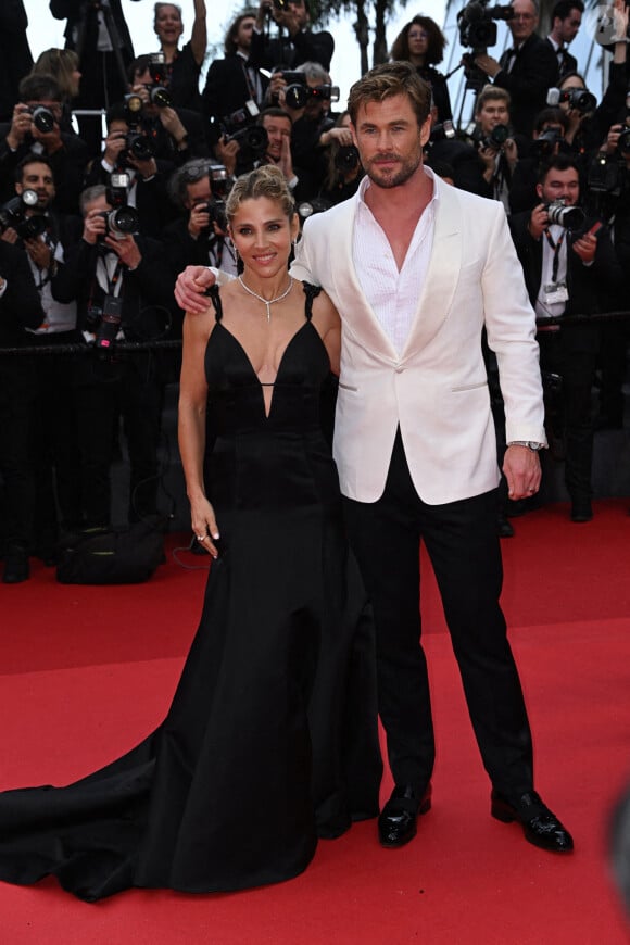 La belle espagnole était ravissante dans une belle robe noire

Chris Hemsworth and Elsa Pataky à l'avant-première mondiale de "Furiosa : Une saga Mad Max" lors du Festival de Cannes, le 15 mai 2024. Photo: Doug Peters/PA Wire.