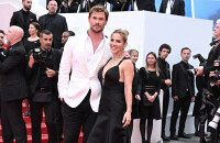 PHOTOS Chris Hemsworth et Elsa Pataky, couple superstar à Cannes : l'acteur bouscule le protocole, un écart largement pardonné