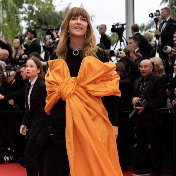 Ainsi que celle de Daphné Burki, déjà présente hier.
Daphné Burki - Montée des marches du film " Furiosa : A Mad Max Saga " pour la cérémonie d'ouverture du 77ème Festival International du Film de Cannes, au Palais des Festivals à Cannes. Le 15 mai 2024 © Olivier Borde / Bestimage 