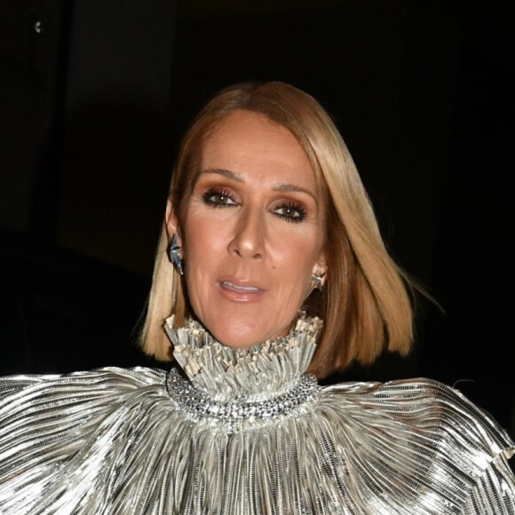 Celine Dion en robe lamé argent à New York le 15 novembre 2019.