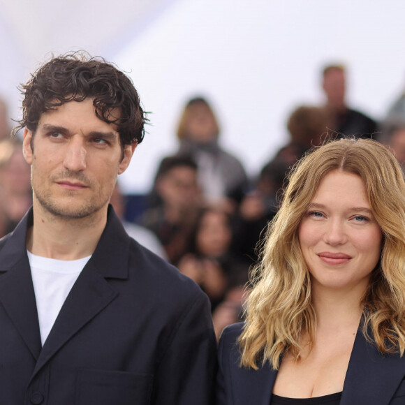 Les journalistes présents sur place ont été étonnés par les attitudes imbuvables adoptées par les acteurs et le réalisateur du film
Louis Garrel, Léa Seydoux, Raphaël Quenard - Photocall du film "Le deuxième acte", présenté hors compétition, lors du 77ème Festival International du Film de Cannes (14 - 25 mai 2024), le 15 mai 2024. 