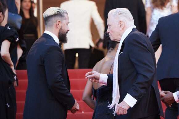 Shia LaBeouf, Jon Voight - Montée des marches du film " Megalopolis " lors du 77ème Festival International du Film de Cannes, au Palais des Festivals à Cannes. Le 16 mai 2024 © Jacovides-Moreau / Bestimage 