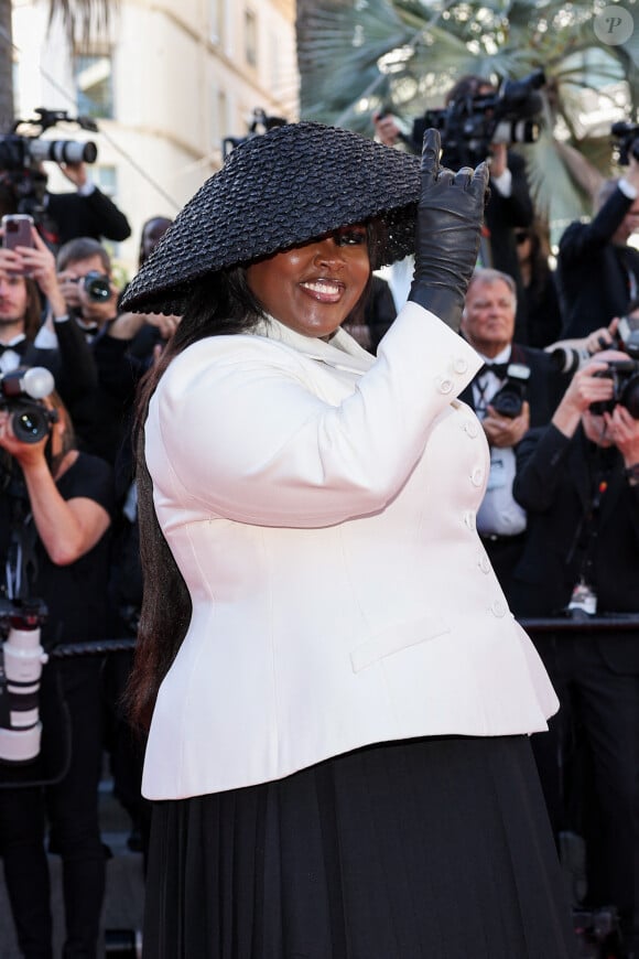 Yseult a choisi un chapeau des plus originaux sur la Croisette
Yseult - Montée des marches du film " Megalopolis " lors du 77ème Festival International du Film de Cannes, au Palais des Festivals à Cannes. Le 16 mai 2024 © Jacovides-Moreau / Bestimage 