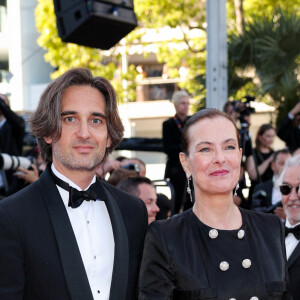 Dimitri Rassam et sa mère Carole Bouquet - Montée des marches du film " Megalopolis " lors du 77ème Festival International du Film de Cannes, au Palais des Festivals à Cannes. Le 16 mai 2024 © Jacovides-Moreau / Bestimage 