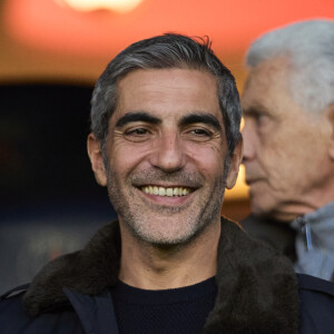 Son nouveau spectacle s'appelle "Authentique".
Ary Abittan - Célébrités dans les tribunes du match de Ligue 1 Uber Eats "PSG-Lyon" (4-1) au Parc des Princes à Paris le 21 avril 2024. © Cyril Moreau/Bestimage