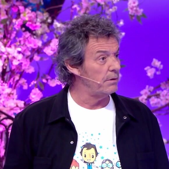 La raison ? Émilien est un jeune homme économe et pas particulièrement enclin aux petites attentions romantiques.
Jean-Luc Reichmann, TF1