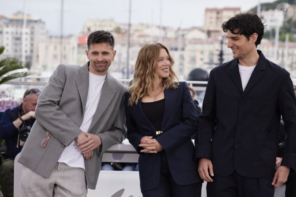 Raphaël Quenard, Léa Seydoux et Louis Garrel - Photocall du film "Le deuxième acte", présenté hors compétition, lors du 77ème Festival International du Film de Cannes (14 - 25 mai 2024), le 15 mai 2024.