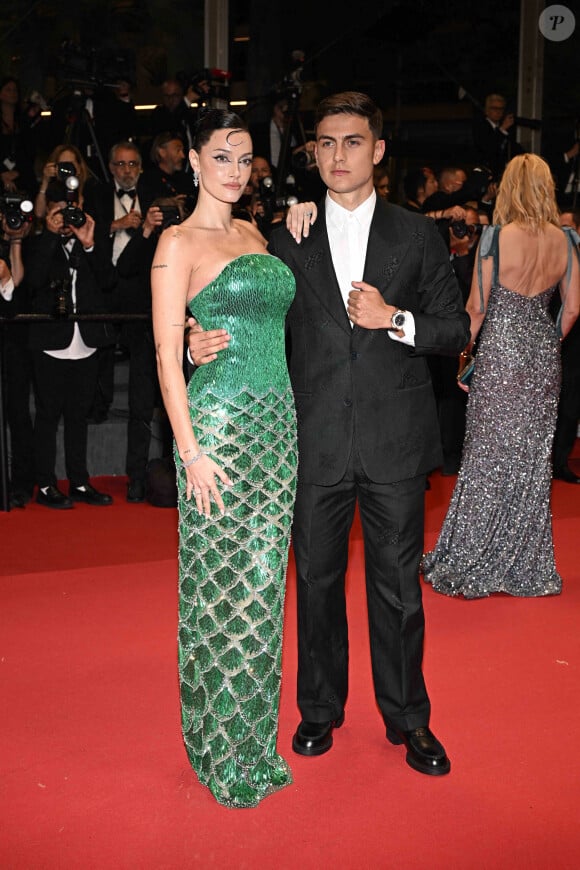 Oriana Sabatini et Paulo Dybala à la montée des marches de "Les Linceuls" à Cannes, 20 mai 2024. Photo by David Niviere/ABACAPRESS.COM