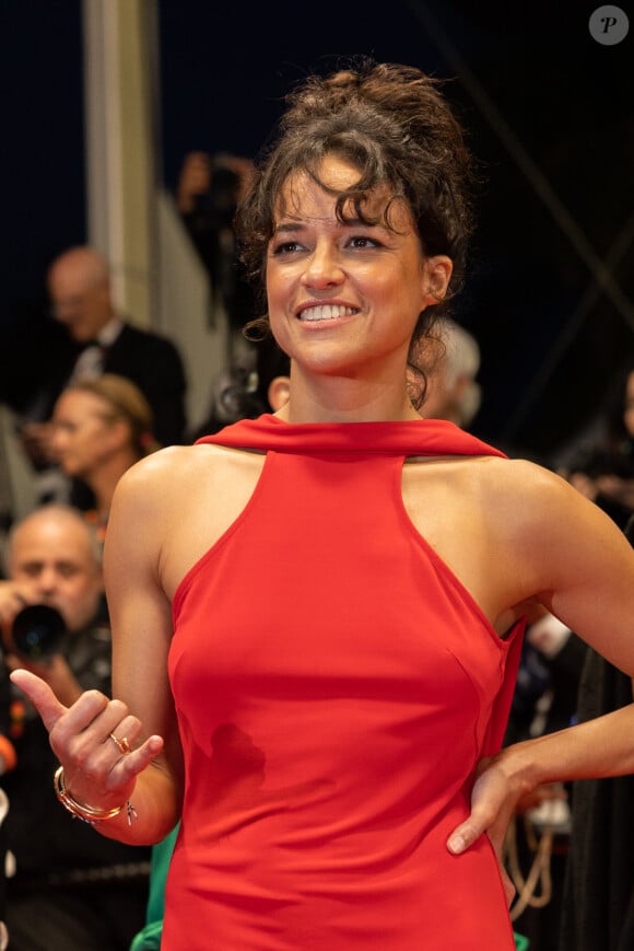 Michelle Rodriguez - Montée des marches du film " Les Linceuls " lors du 77ème Festival International du Film de Cannes, au Palais des Festivals à Cannes. Le 20 mai 2024 © Olivier Borde / Bestimage 