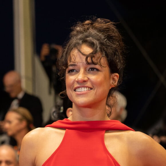 Michelle Rodriguez - Montée des marches du film " Les Linceuls " lors du 77ème Festival International du Film de Cannes, au Palais des Festivals à Cannes. Le 20 mai 2024 © Olivier Borde / Bestimage 