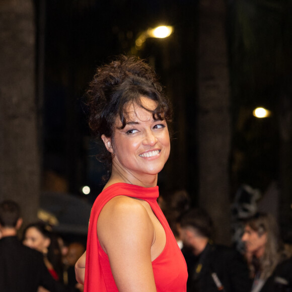 Michelle Rodriguez - Montée des marches du film " Les Linceuls " lors du 77ème Festival International du Film de Cannes, au Palais des Festivals à Cannes. Le 20 mai 2024 © Olivier Borde / Bestimage 