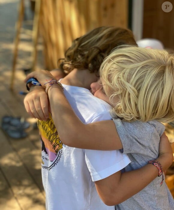 Agathe Lecaron partage de rares photos d'elle avec son mari François Pellissier ainsi que leurs enfants Gaspard et Félix.