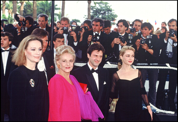 Le couple était resté onze ans ensemble et avait fait plusieurs apparitions sur la Croisette.
Claudine Auger, Jeanne Moreau, Daniel Auteuil et Emmanuelle Béart lors du Festival de Cannes