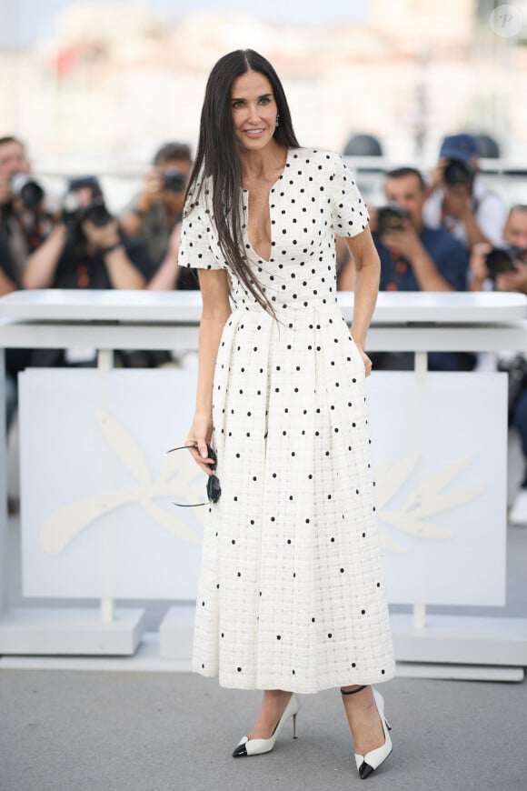 Demi Moore - Photocall du film "The Substance" lors du 77ème Festival International du Film de Cannes le 20 mai 2024. Moreau-Jacovides/Bestimage