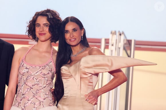 Une oeuvre qualifiée de "film le plus gore de l'histoire de Cannes" par Konbini

Margaret Qualley, Demi Moore - Montée des marches du film " The Substance " lors du 77ème Festival International du Film de Cannes, au Palais des Festivals à Cannes. Le 19 mai 2024 © Jacovides-Moreau / Bestimage