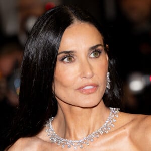 Demi Moore fait un retour triomphal à Cannes
 
Demi Moore - Montée des marches du film " The Substance " lors du 77ème Festival International du Film de Cannes, au Palais des Festivals à Cannes. © Jacovides-Moreau / Bestimage